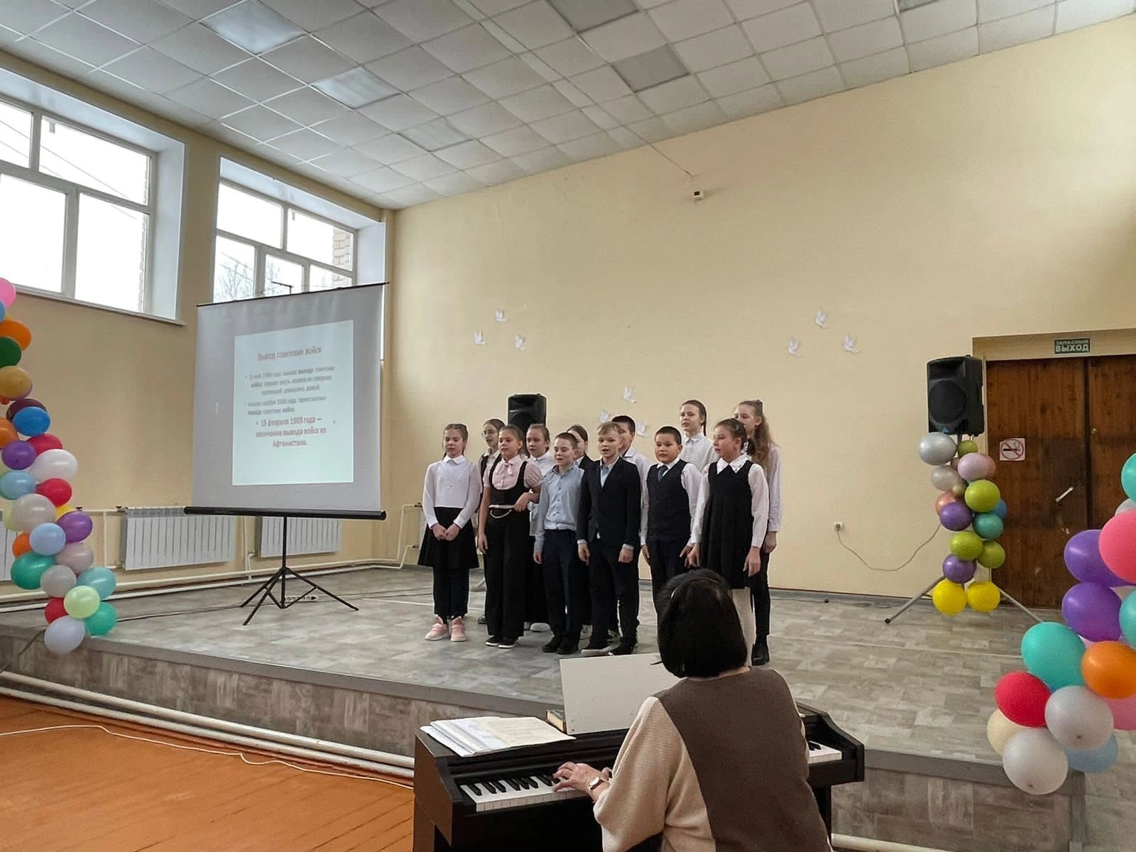 Исполнение песни Россия